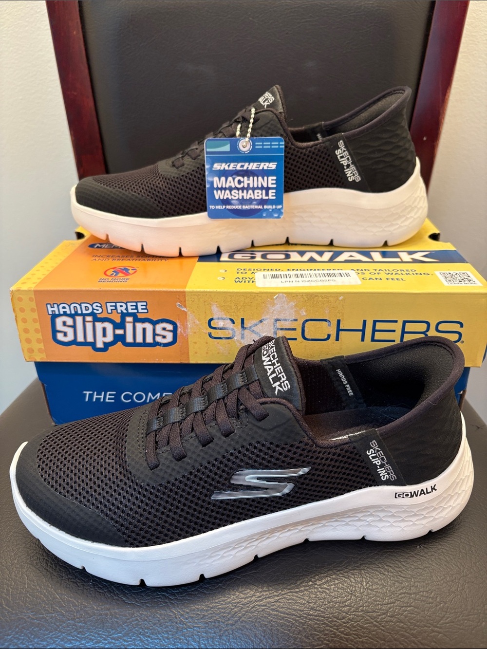 New Skechers GOwalk Women’s Black and White Slip-On Memory Foam Sneakers Size 6 - Picture 1 of 4